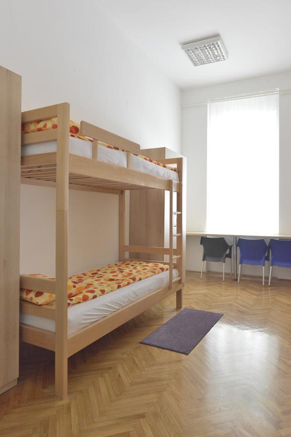 Hostel Flow House Centar Нови Сад Екстериор снимка